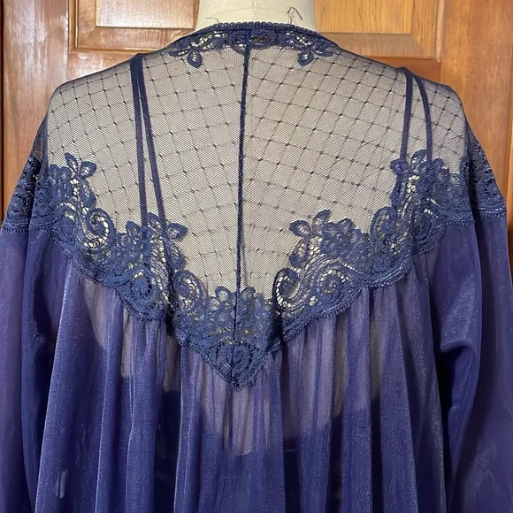 Beautiful Navy vintage nightgown with matching robe - Picture 5 of 6